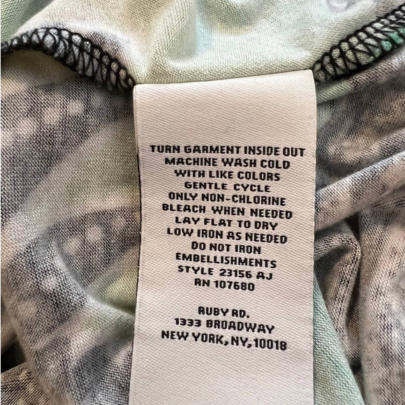 Ruby Rd. Tunic Top in Black White with Floral Bottom in Green Yellow Size Large - Picture 5 of 5